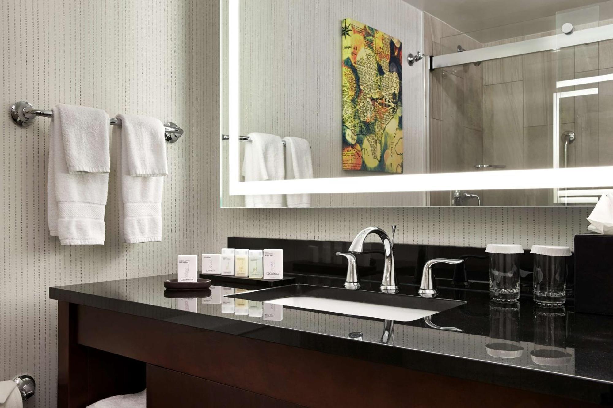 Embassy Suites By Hilton Washington Dc Chevy Chase Pavilion Dış mekan fotoğraf