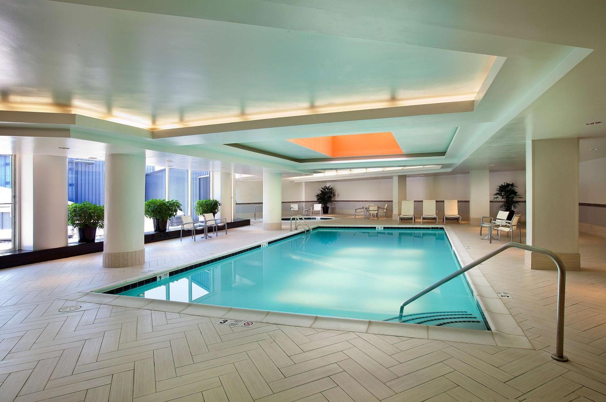 Embassy Suites By Hilton Washington Dc Chevy Chase Pavilion Dış mekan fotoğraf